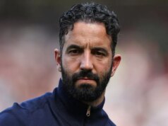 Sledovanie 14 príjemcov výpožičky z akadémie Man Utd po surovom prijatí Rubena Amorima Manažér Manchestru United Ruben Amorim reaguje pri odchode z ihriska na konci zápasu počas zápasu Premier League medzi Manchester United FC a West Ham United FC na Old Trafford 11. mája 2025 v Manchestri v Anglicku.