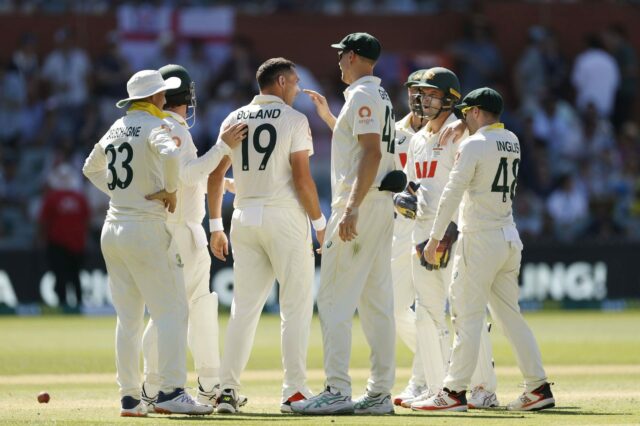 "Snicko treba vyhodiť" Jamie Smith padol sporným spôsobom v deň 2. (Poďakovanie: Getty)