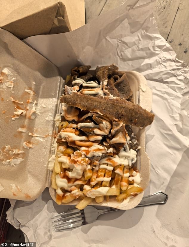 Snookerová hviezda, 50, necháva fanúšikov znechutených „strašným“ jedlom po zápase Snookerová hviezda Mark Williams nechal fanúšikov šokovať svojimi najnovšími chipsami a kebabom