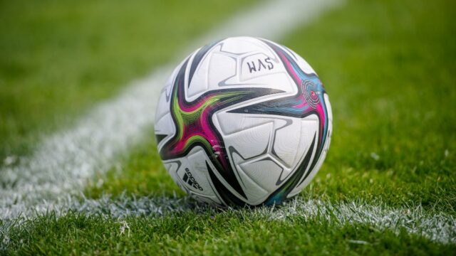 Španielska polícia zadržala 57 fanúšikov za účasť na bitke pred zápasom Granada – Cádiz v októbri
