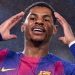 Barcelončan Marcus Rashford sa pozerá dolu počas futbalového zápasu Copa del Rey medzi Guadalajarou a Barcelonou v španielskej Guadalajare.