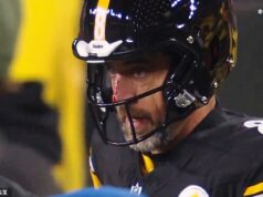 Sploštený Aaron Rodgers odišiel a z nosa mu tiekla krv po brutálnom zásahu v bitke Steelers-Bills Rozohrávač Pittsburgh Steelers Aaron Rodgers zostal s krvácajúcou ranou cez nos po tom, čo v nedeľu proti Buffalu v úvodnej fáze tretej štvrtiny prehral draho.