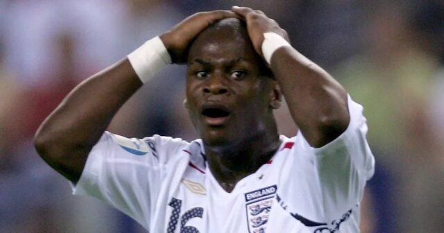 Leroy Lita reaguje po premeškaní šance hrať za Anglicko do 21 rokov