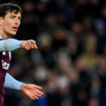 Správa: Barcelona sa snaží získať obrancu Aston Villy v šoku