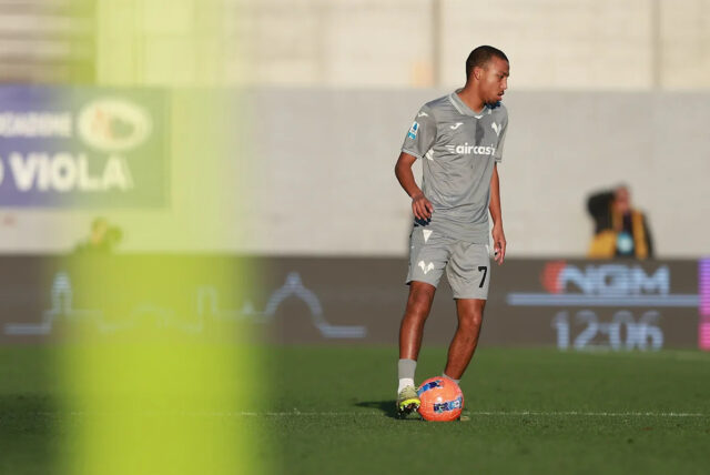 Správa – Inter Miláno má záujem o obrancu Hellas Verona, ktorý nahradí Denzela Dumfriesa: Prestup možný iba v lete
