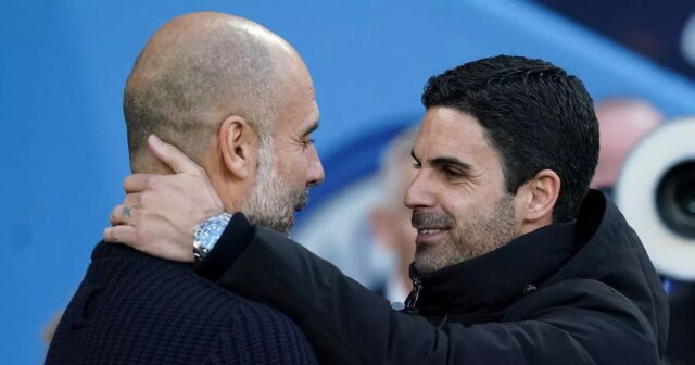 Správy Arsenalu: Mikel Arteta plánuje dvojitý prestupový nájazd Realu Madrid, Hlavný tréner Arsenalu Mikel Arteta objíma svojho kolegu z Manchestru City Pepa Guardiolu