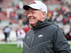 Správy: Bobby Petrino sa stane hlavným riaditeľom Billa Belichicka v UNC Futbal NCAA: Missouri v Arkansase