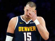 Správy NBA: Zdá sa, že hviezda Nuggets Nikola Jokic utrpela zranenie kolena proti Miami Heat Správy NBA: Zdá sa, že hviezda Nuggets Nikola Jokic utrpela zranenie kolena proti Miami Heat