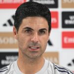 Manažér Arsenalu Mikel Arteta sa zúčastňuje tlačovej konferencie v Sobha Realty Training Center 15. augusta 2025 v London Colney v Anglicku.