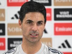 Správy z Arsenalu: Mikel Arteta pripúšťa, že sa hviezdy pýtajú na jeho budúci dvojitý swoop Manažér Arsenalu Mikel Arteta sa zúčastňuje tlačovej konferencie v Sobha Realty Training Center 15. augusta 2025 v London Colney v Anglicku.