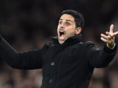 Správy z Arsenalu: Možnosť prestupu Mikela Artetu za 65 miliónov libier je jasná, pretože hviezda ukazuje skutočné farby Mikel Arteta z Arsenalu reaguje na zápas fázy MD2 Ligy majstrov UEFA 2025/26 medzi Arsenal FC a Olympiacos FC na Arsenal Stadium 1. októbra 2025 v Londýne v Anglicku.