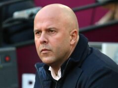 Správy z Liverpoolu: Arne Slot ignoruje rady, keď Virgil van Dijk priznáva, čo tím nerobí Arne Slot manažér / hlavný tréner Liverpoolu počas zápasu Premier League medzi West Ham United a Liverpoolom na londýnskom štadióne 30. novembra 2025 v Londýne v Anglicku.