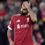 Mohamed Salah s hlavou v dlaniach