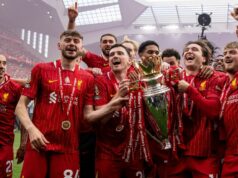 Správy z Liverpoolu: Zabudnutá hviezda sa vráti, pretože Xabi Alonso dáva Trentovi Alexandrovi-Arnoldovi aktualizáciu Konstantinos Tsimikas, Conor Bradley, Andrew Robertson, Federico Chiesa, Harvey Elliott oslavujú s trofejou, keďže Liverpool je po zápase Premier League medzi Liverpool FC a Crystal Palace korunovaný za šampiónov Premier League pre sezónu 2024/25.
