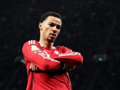 Správy z Liverpoolu: Zranenie Alexandra Isaka, odpoveď Huga Ekitikeho a priznanie „toto sa mi nepáči“. Hugo Ekitike z Liverpoolu oslavuje