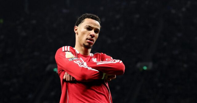 Hugo Ekitike z Liverpoolu oslavuje