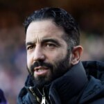 Manchester United čaká na úspešný prestup do stredu poľa