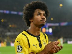 Správy z Man Utd: Čo si Adeyemiho manželka myslí o presune, keď Mbeumo posiela správu Nemecký útočník #27 z Dortmundu Karim Adeyemi reaguje na odchod z ihriska po zranení počas futbalového zápasu Ligy majstrov UEFA medzi Borussiou Dortmund a Celtic v Dortmunde na západe Nemecka 1. októbra 2024.