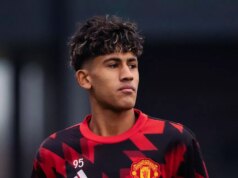 Správy z Man Utd: Prestupový postoj JJ Gabriela sa objavuje, keď Scott McTominay posiela správu JJ Gabriel hrá za Manchester United U18s