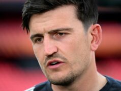 Správy z Man Utd: Ruben Amorim hrá hry mysle, zatiaľ čo Harry Maguire je úprimný o manažérovi Ruben Amorim, manažér Manchestru United, tlieska fanúšikom po zápase Premier League medzi Manchester United a West Ham United