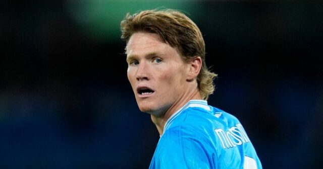 Správy z Man Utd: Scott McTominay vyvoláva napätie, keď šéf Scott McTominay z SSC Neapol počas zápasu Serie A medzi SSC Neapol a Janov CFC