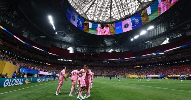 Futbalisti oslavujú na štadióne Atlanty