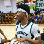 Starší strážca Jason Crowe Jr. z Inglewood High sa stal kalifornským najlepším bodovaním