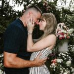 Bývalý futbalový tréner Travisa Kelceho pochválil jeho „krásny“ vzťah s Taylor Swift