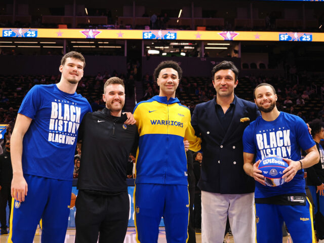 Steph Curry má jednoslovné posolstvo pre bojovníkov Breakout Guard Pat logo pochodového šialenstva