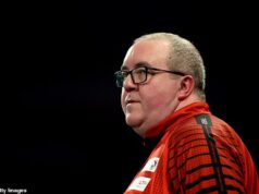 Stephen Bunting VYpadol z World Darts Championship: Štvrtý hráč utrpel šokovú porážku v Ally Pally Stephen Bunting vypadol z majstrovstiev sveta v šípkach po prehre s Jamesom Hurrellom