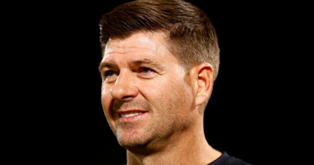 Steven Gerrard počas svojho pôsobenia vo vedení Al-Ettifaq