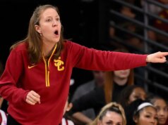 Streľba z Brownovej univerzity vedie k zavolaniu univerzitného basketbalového trénera na kontrolu zbraní Streľba z Brownovej univerzity vedie k zavolaniu univerzitného basketbalového trénera na kontrolu zbraní