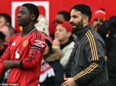 Štvornásobný víťaz Premier League na ihrisku Man United sa porúčal kvôli nedostatku disciplíny v režime Rubena Amorima po incidente Kobbieho Mainoa a neposlušnosti zo strany mladých ľudí. Ruben Amorim minulý týždeň kritizoval pocit nároku od mladých hráčov Man United