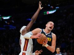 Superhviezda NBA Nikola Jokic vyvoláva znepokojujúce obavy zo zranenia po tom, čo na kurte skolaboval v agónii Nikola Jokic sa v utorok podrobí vyšetreniu magnetickou rezonanciou kvôli obavám, že utrpel vážne zranenie