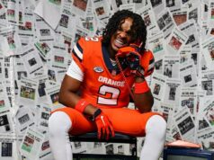 Superstar rapper urobil šokujúce rozhodnutie vymeniť hudbu za novú univerzitnú futbalovú kariéru Multiplatinový rapper Toosii, 25 rokov, sa zaviazal hrať futbal v Syrakúzach budúcu jeseň