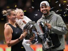 Táto „Battle of the Sexes“ bola úplne nepozerateľná – už ju nepotrebujeme Kyrgios vyhral 6-3 6-3 nad Sabalenkovou, ktorá vyhrala štyri grandslamové tituly (pool cez REUTERS)