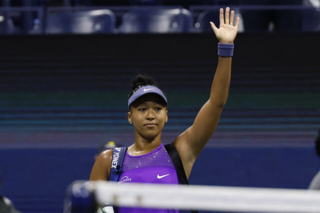 7. augusta 2025; Montreal, QC, Kanada; Druhá na druhom mieste Naomi Osaka (JPN) sa prihovára publiku po prehre proti Victorii Mboko (CAN) na IGA Stadium. Povinný kredit: David Kirouac-Imagn ImagesDavid Kirouac-Imagn Images.