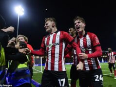 Tento Boxing Day bol smutnou škvrnou na histórii anglickej špičky vďaka Premier League a Sky – ale môj deň v Stockport County mi pripomenul všetko krásne na tejto vzácnej tradícii, píše OLIVER HOLT Oliver Holt bol na Boxing Day pri porážke svojho klubu Stockport County 2:1 od Lincoln City