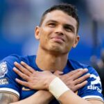 Thiago Silva a Willian, ktorých v súboji Arsenalu uchvátil „svetový“ hráč Chelsea