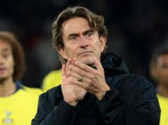 Thomas Frank dal jasne najavo svoje pocity po krízových rozhovoroch hráčov Tottenhamu: „Nie sme nič“ Thomas Frank tlieska fanúšikom Spurs.