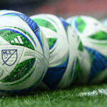 Thomas Frank naznačuje, prečo v posledných zápasoch vypustil Xaviho Simonsa