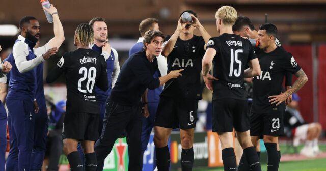 Thomas Frank vkladá veľké nádeje do stredopoliara Tottenhamu Hotspur Lucasa Bergvalla a prirovnal ho k jednej hviezde Liverpoolu