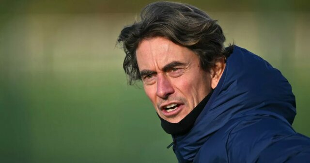 Thomas Frank na tlačovej konferencii s Wilsonom Odobertom v predvečer zápasu Ligy majstrov Tottenhamu v Paríži Saint-Germain