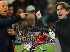 Thomas Frank vracia úder Arnemu Slotovi za to, že po zranení Alexandra Isaka povolal hviezdu Spurs Thomas Frank