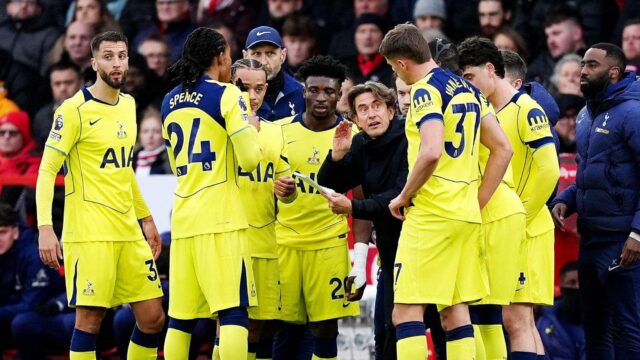 Thomas Frank vyhodil späť, zatiaľ čo Djed Spence zúrivo pokrýval Thomas Frank vyhodil späť, zatiaľ čo Djed Spence zúrivo pokrýval príšerne opatrného manažéra Tottenhamu proti Forestovi