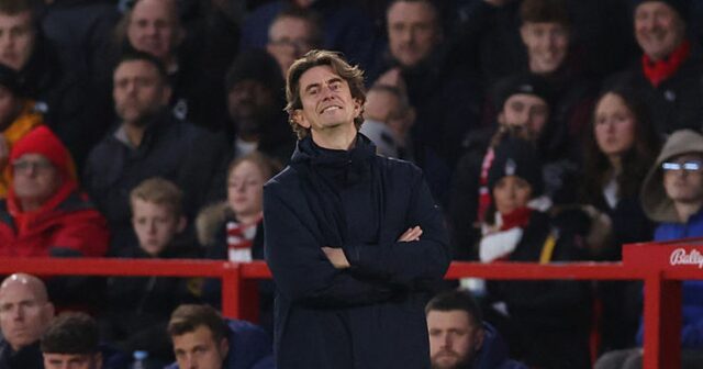 Thomas Frank zrušil verdikt, keď šéf Tottenhamu čelí vyšetrovaniu Šéf Tottenhamu Thomas Frank je pod tlakom len niekoľko mesiacov po nástupe do funkcie