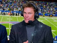 Toma Bradyho roztrhali fanúšikovia NFL za nosenie jednej rukavice počas komentára Eagles vs Bills Fox Tom Brady mal v nedeľnom vysielaní Fox NFL bizarne len jednu rukavicu