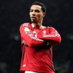 Tottenham 1:2 Liverpool: Reds prežili neskorý strach proti deviatim mužom, pretože Thomasa Franka sklamala frustrujúca zlá disciplína - a Alexander Isak bude preklínať svoje šťastie po zranení, ktoré by mu mohlo zničiť sezónu