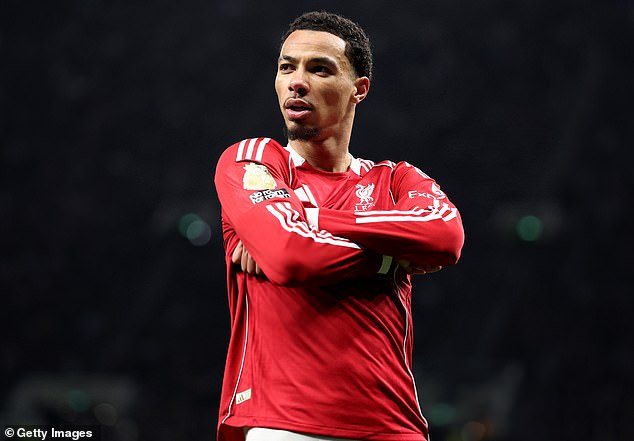 Tottenham 1:2 Liverpool: Reds prežili neskorý strach proti deviatim mužom, Tottenham 1:2 Liverpool: Reds prežili neskorý strach proti deviatim mužom, pretože Thomasa Franka sklamala frustrujúca zlá disciplína - a Alexander Isak bude preklínať svoje šťastie po zranení, ktoré by mu mohlo zničiť sezónu