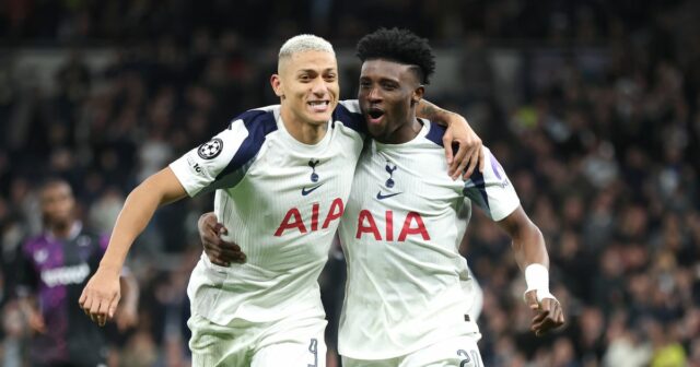 Tottenham odomkol svoj vlastný Kylian Mbappe, keď rozhodnutie o prestupe Mohammed Kudus z Tottenhamu Hotspur oslavuje druhý gól svojho tímu s Richarlisonom počas zápasu fázy MD6 Ligy majstrov UEFA 2025/26 medzi Tottenhamom Hotspur a SK Slavia Praha na štadióne Tottenham Hotspur 9. decembra 2025 v Londýne v Anglicku.